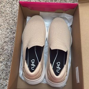 Ladies, slip on Ryka shoes
Size 8 1/2 never wore in great condition firm